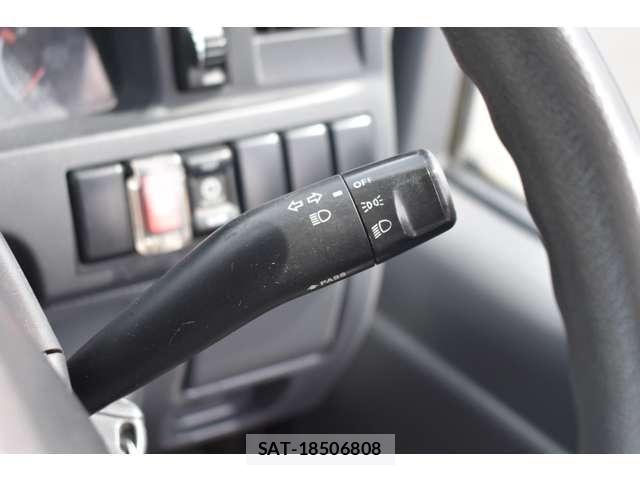 Isuzu ELF TRUCK 2011-02 7357642-18