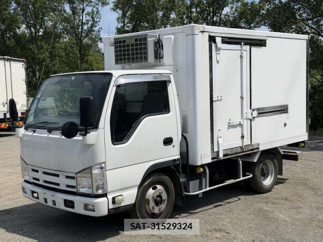 Isuzu ELF TRUCK 2013-11 7392045-1