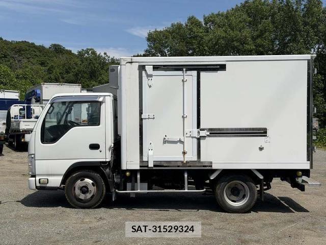 Isuzu ELF TRUCK 2013-11 7392045-2