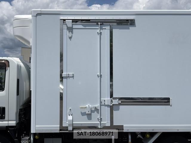 Isuzu ELF TRUCK 2015-05 7454118-10