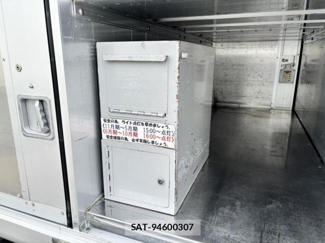 Isuzu ELF TRUCK 2017-10 7454125-11