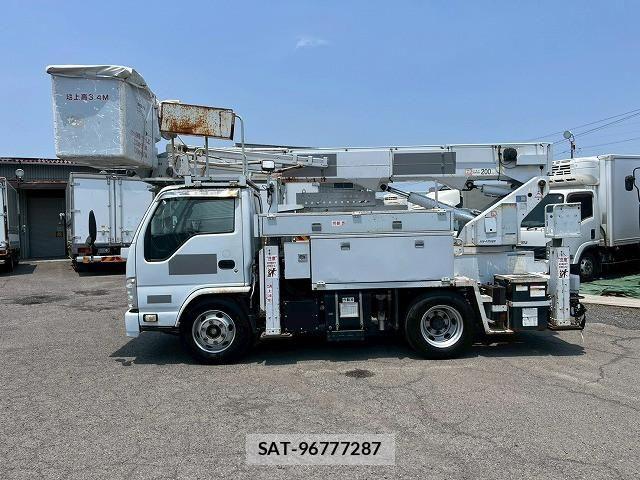 Isuzu ELF TRUCK 2012-08 7500437-9