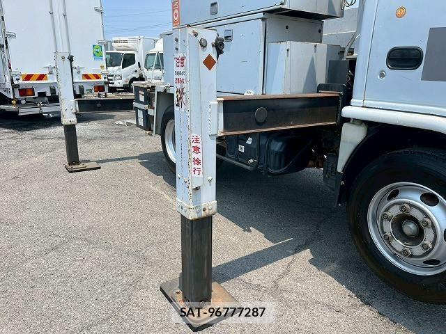 Isuzu ELF TRUCK 2012-08 7500437-12
