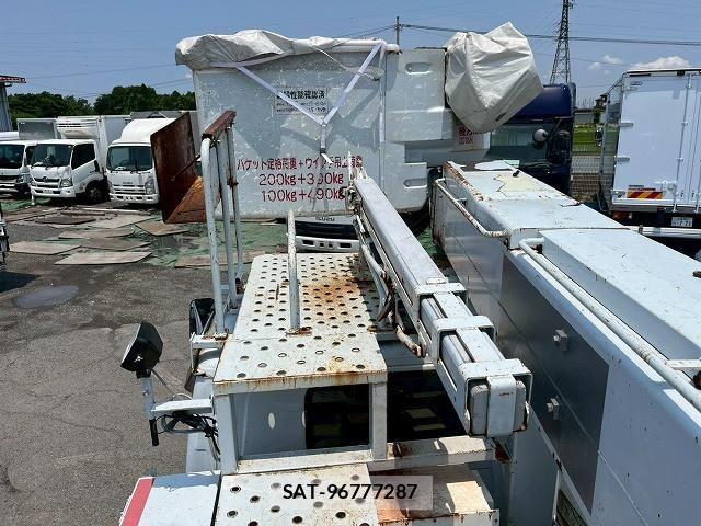 Isuzu ELF TRUCK 2012-08 7500437-17
