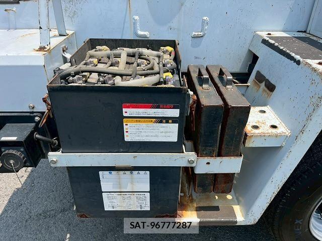 Isuzu ELF TRUCK 2012-08 7500437-21