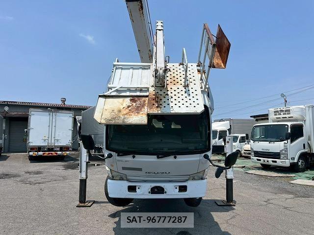 Isuzu ELF TRUCK 2012-08 7500437-3
