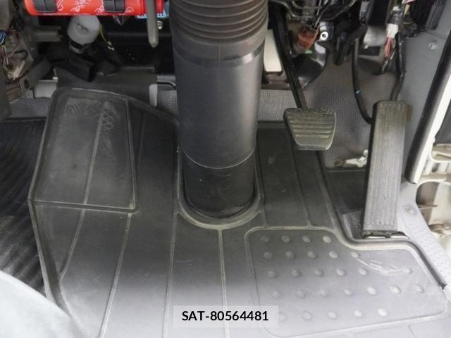 Isuzu ELF TRUCK 2017-04 7508601-21