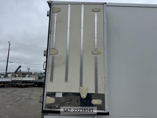 Isuzu ELF TRUCK 2019-03 7500416-21