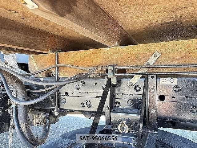Isuzu ELF TRUCK 1995-04 7500432-16
