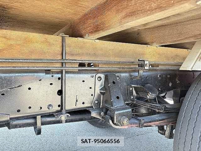 Isuzu ELF TRUCK 1995-04 7500432-17