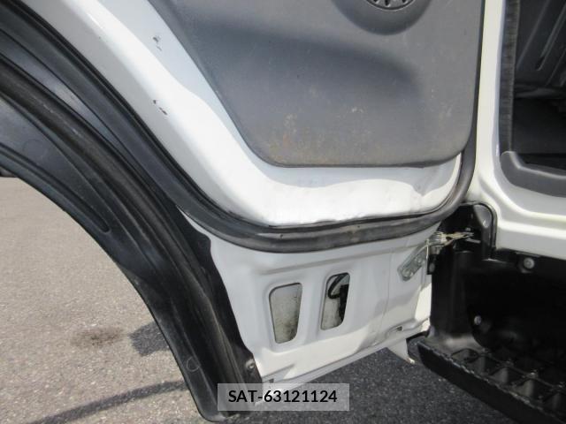 Isuzu ELF TRUCK 2018-06 7500445-17