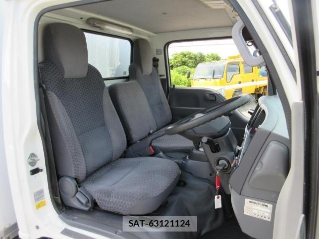 Isuzu ELF TRUCK 2018-06 7500445-6