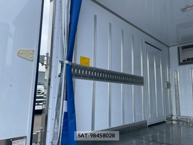 Isuzu ELF TRUCK 2023-03 7500410-9