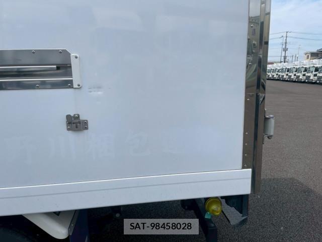 Isuzu ELF TRUCK 2023-03 7500410-15