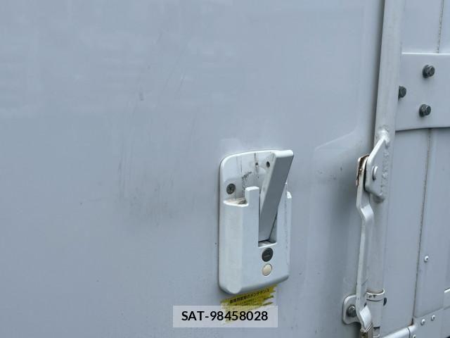Isuzu ELF TRUCK 2023-03 7500410-16