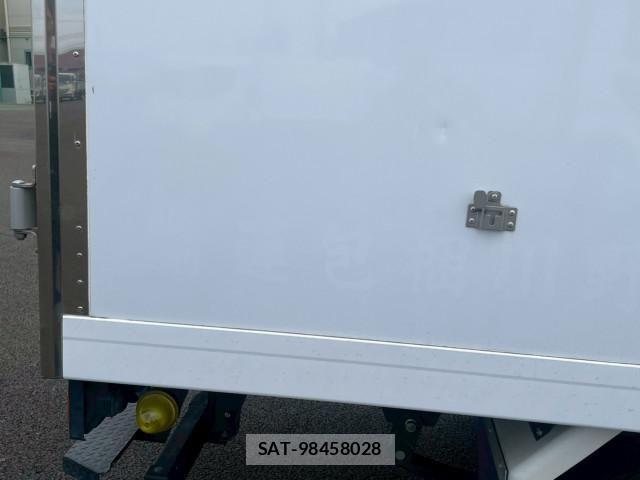 Isuzu ELF TRUCK 2023-03 7500410-18
