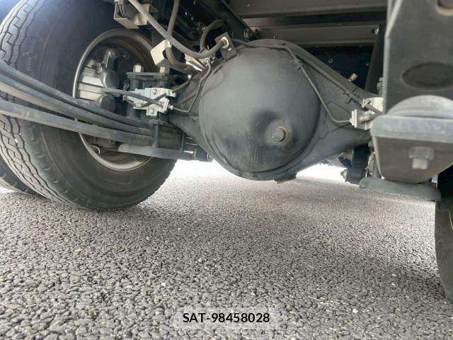 Isuzu ELF TRUCK 2023-03 7500410-23