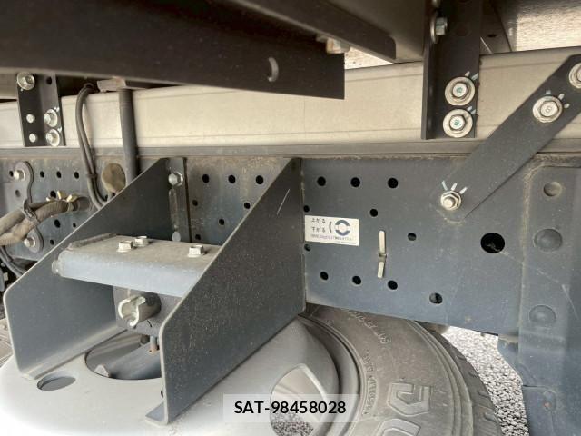 Isuzu ELF TRUCK 2023-03 7500410-25
