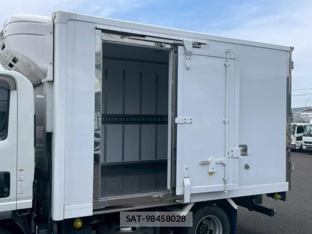 Isuzu ELF TRUCK 2023-03 7500410-6