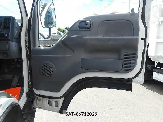 Isuzu ELF TRUCK 2015-10 7500442-13