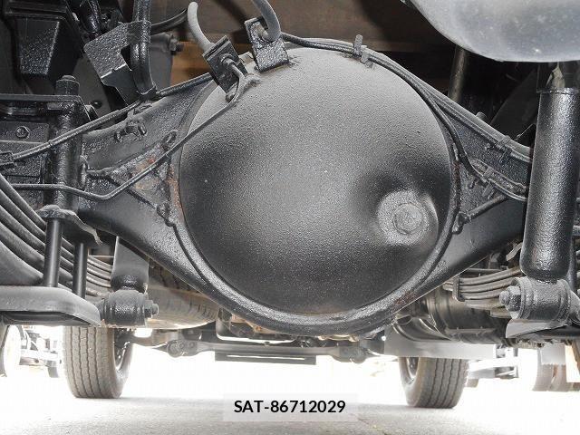 Isuzu ELF TRUCK 2015-10 7500442-17