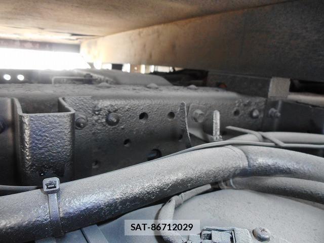 Isuzu ELF TRUCK 2015-10 7500442-20