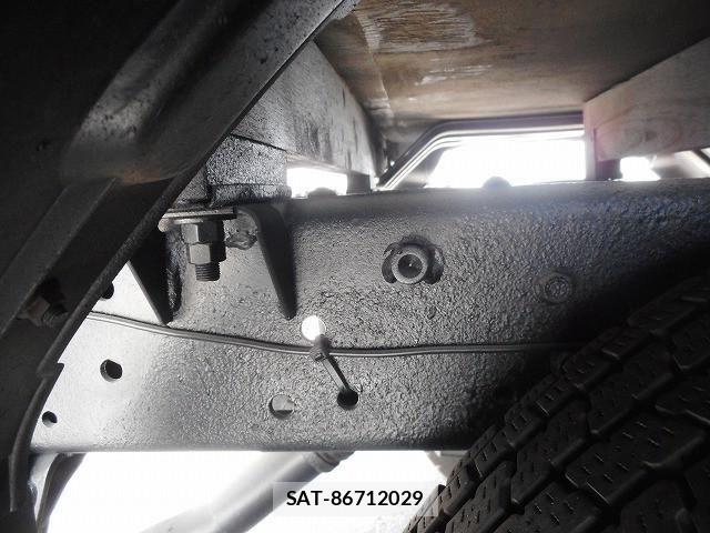 Isuzu ELF TRUCK 2015-10 7500442-21