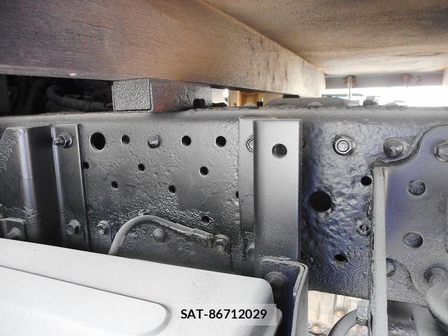 Isuzu ELF TRUCK 2015-10 7500442-23