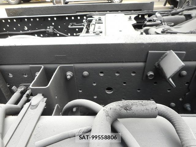 Isuzu ELF TRUCK 2013-09 7500431-23