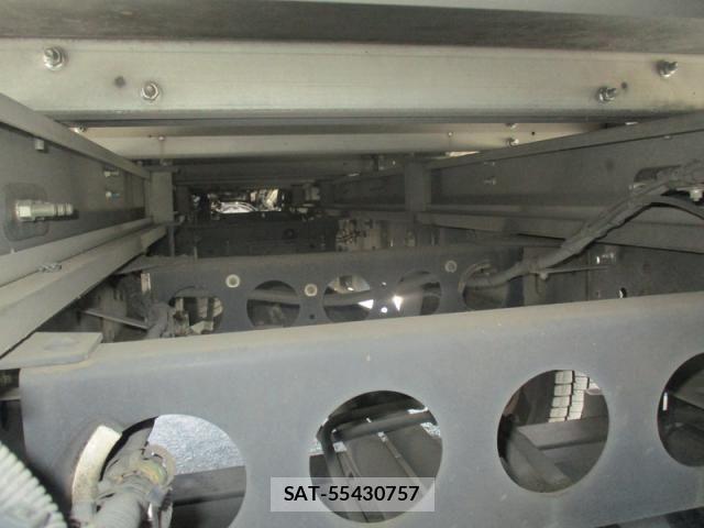 Isuzu ELF TRUCK 2018-04 7562071-13