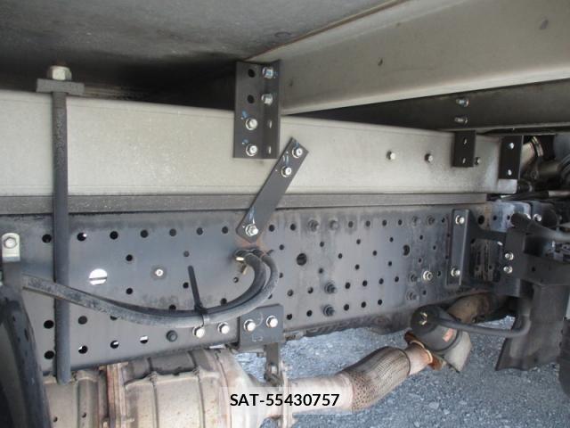 Isuzu ELF TRUCK 2018-04 7562071-17