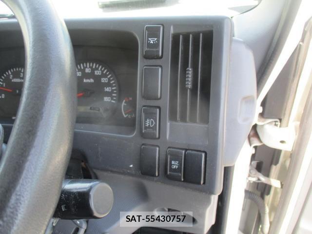 Isuzu ELF TRUCK 2018-04 7562071-28
