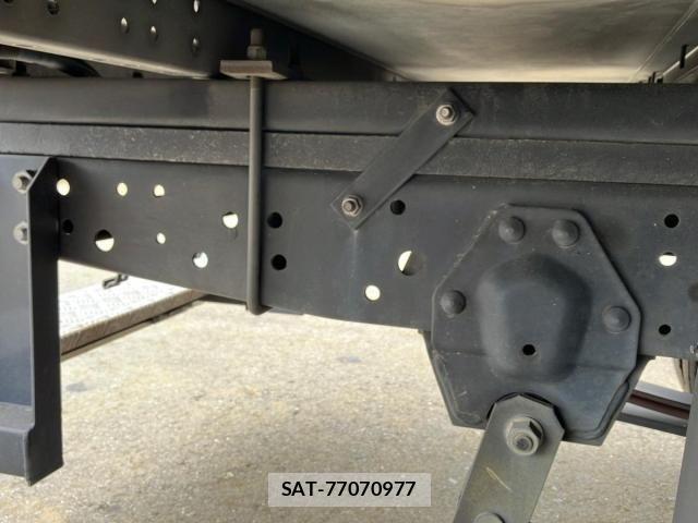 Isuzu ELF TRUCK 2010-05 7616375-9