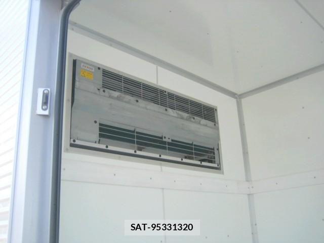 Isuzu ELF TRUCK 2016-07 7616370-13