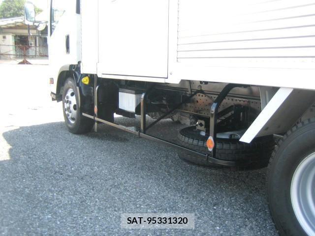 Isuzu ELF TRUCK 2016-07 7616370-15