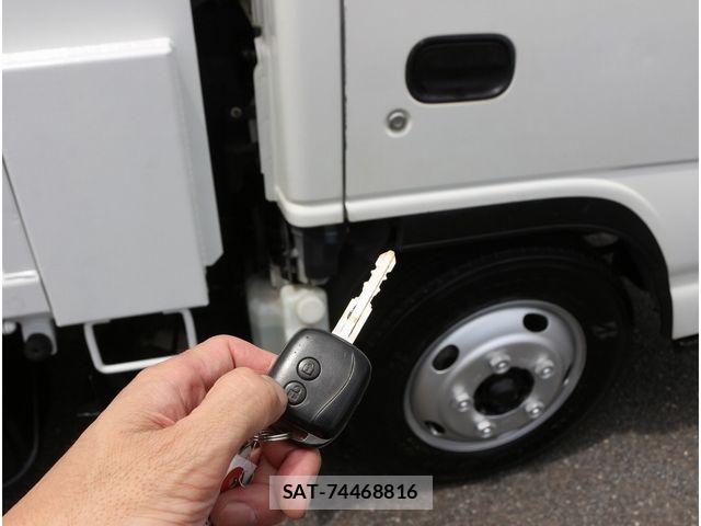Isuzu ELF TRUCK 2018-05 7616365-26