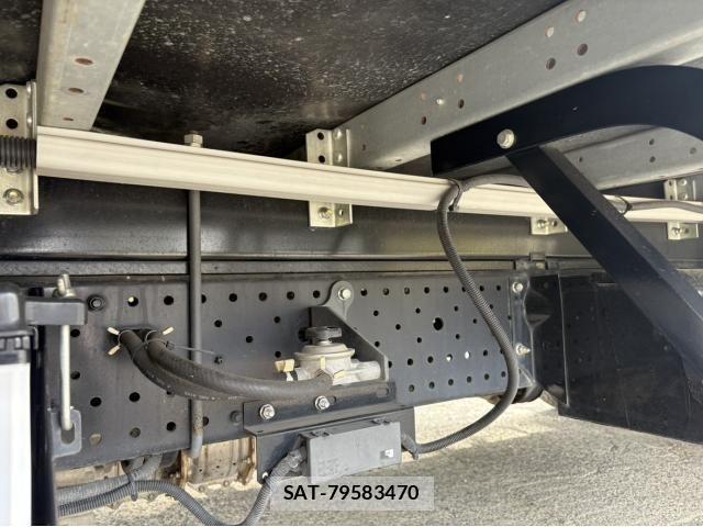 Isuzu ELF TRUCK 2019-04 7616353-16