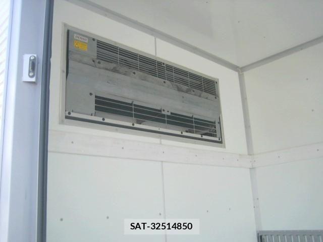 Isuzu ELF TRUCK 2016-08 7616372-13
