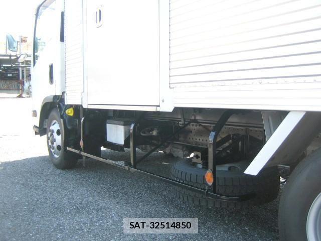 Isuzu ELF TRUCK 2016-08 7616372-15