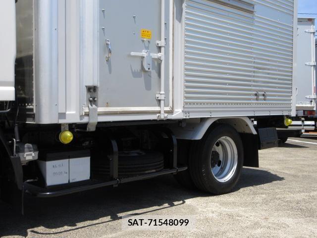 Isuzu ELF TRUCK 2019-02 7616367-8