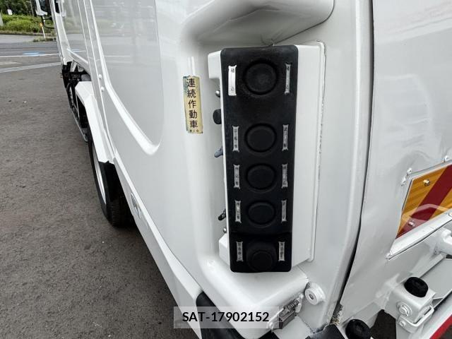 Isuzu ELF TRUCK 2013-11 7722987-10