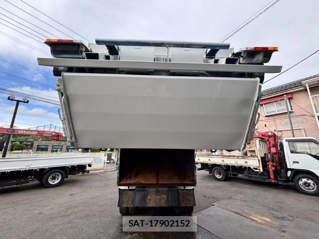 Isuzu ELF TRUCK 2013-11 7722987-19