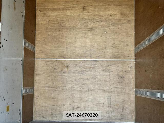 Isuzu ELF TRUCK 2012-11 7723028-15