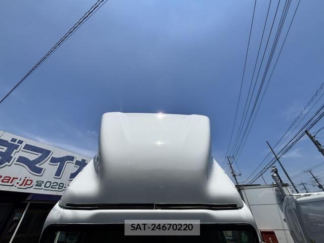 Isuzu ELF TRUCK 2012-11 7723028-18