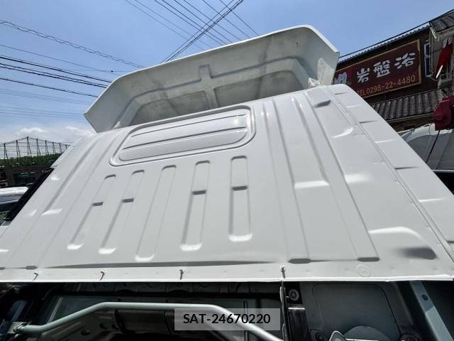 Isuzu ELF TRUCK 2012-11 7723028-19