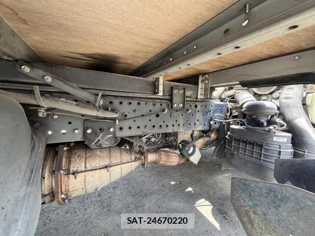 Isuzu ELF TRUCK 2012-11 7723028-28