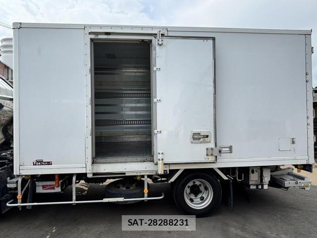 Isuzu ELF TRUCK 2015-04 7722973-12