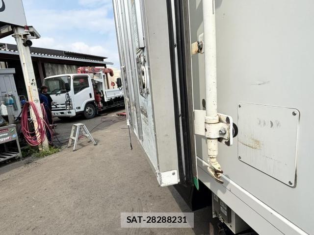 Isuzu ELF TRUCK 2015-04 7722973-15