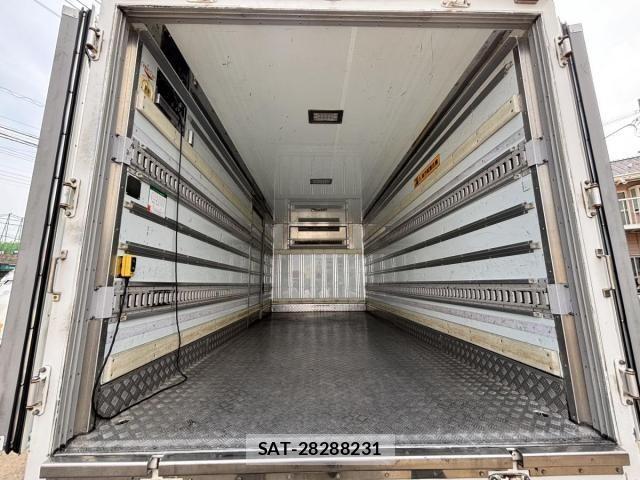 Isuzu ELF TRUCK 2015-04 7722973-16