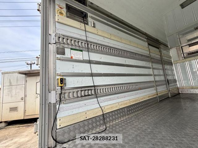 Isuzu ELF TRUCK 2015-04 7722973-17